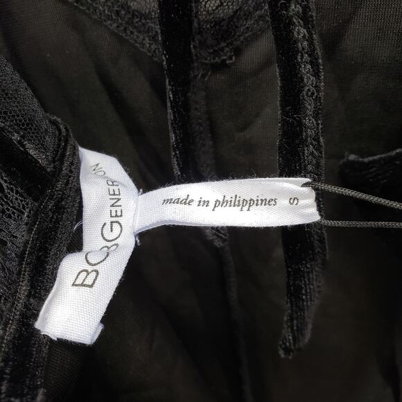 BCBGeneration New Women's Black Velvet Lace Pockets Romper Size Small - Picture 7 of 12